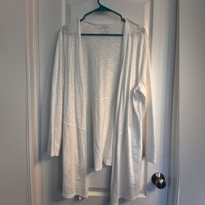 Chico's The Ultimate Tee Open‎ Front Cardigan in white size 2 pockets